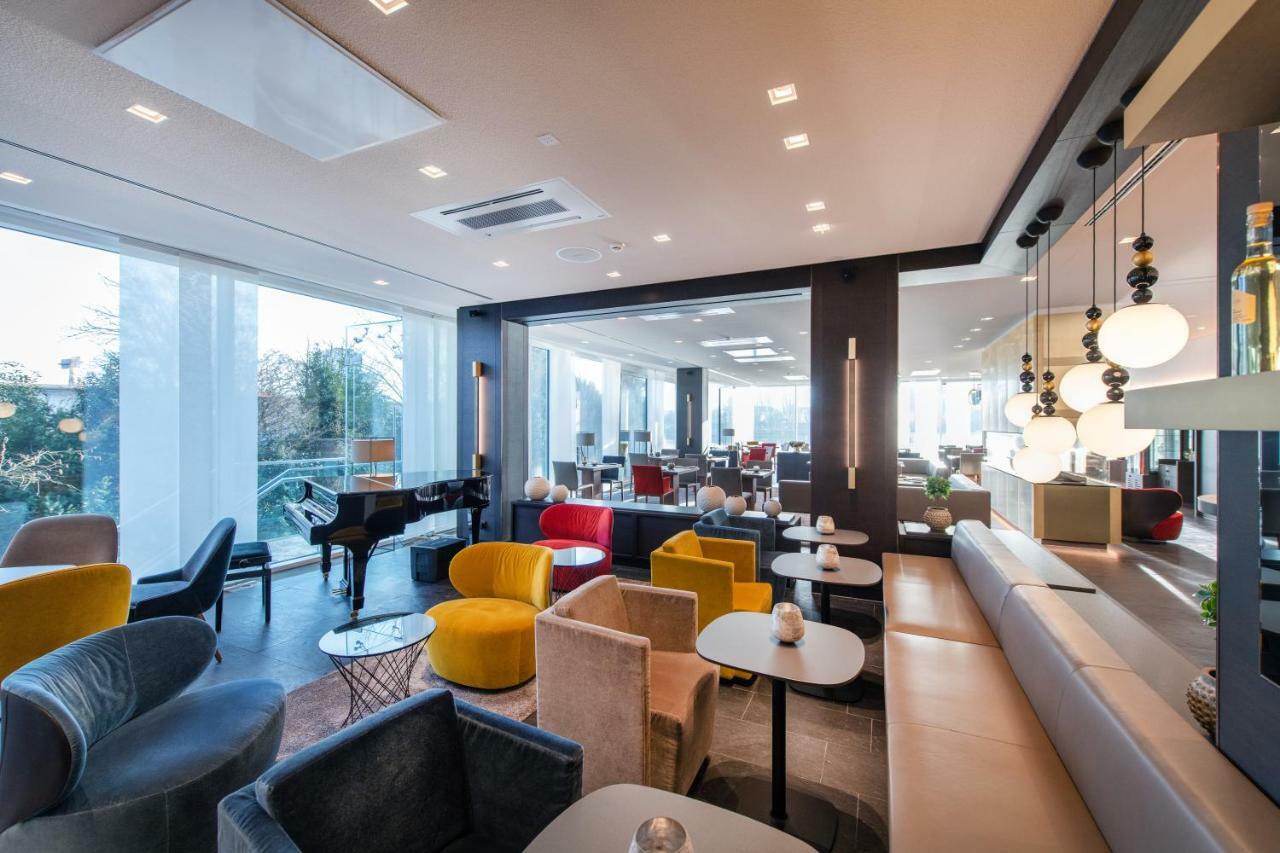 Hotel Faehrhaus Koblenz Esterno foto The lounge at London Heathrow Airport
